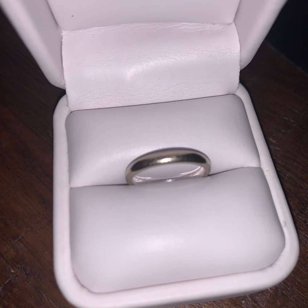 Ladies 14k white gold 3mm wedding band size 5.75